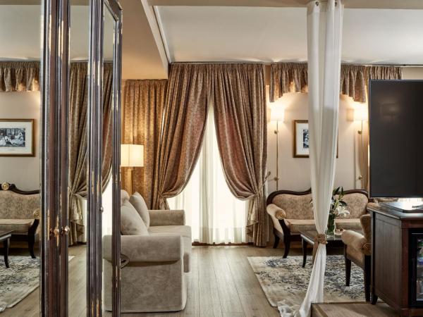 Epirus Palace Congress & Spa : photo 1 de la chambre suite présidentielle – vue panoramique sur piscine