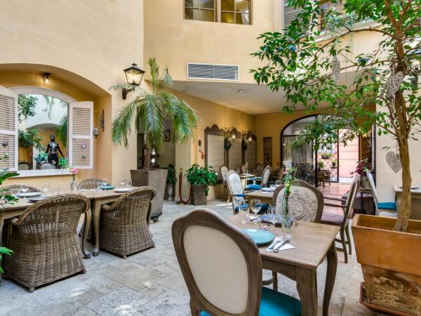 Hotel Kolegiacki : photo 2 de la chambre chambre simple classique avec vue sur le patio

