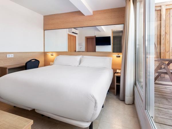 B&B HOTEL Tarragona Centro Urbis : photo 7 de la chambre chambre double supérieure