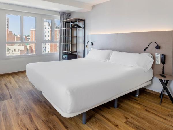 B&B HOTEL Tarragona Centro Urbis : photo 5 de la chambre chambre double