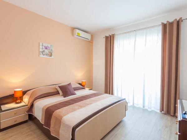 Apartments & Rooms Alagić : photo 2 de la chambre chambre double avec balcon