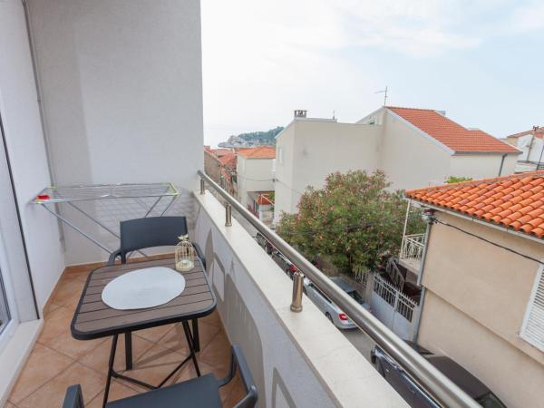 Apartments & Rooms Alagić : photo 6 de la chambre chambre double avec balcon