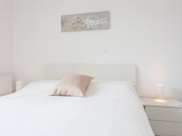 Apartments & Rooms Alagić : photo 3 de la chambre chambre double avec balcon