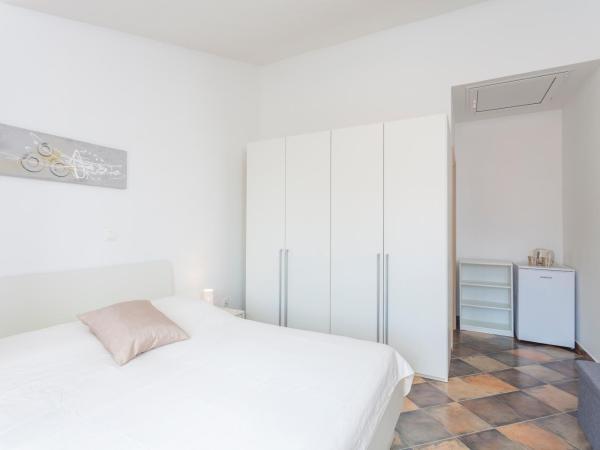 Apartments & Rooms Alagić : photo 2 de la chambre chambre double avec balcon