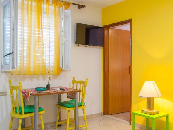 Apartments & Rooms Alagić : photo 2 de la chambre appartement - rez-de-chaussée