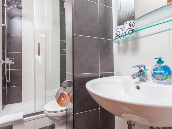 Apartments & Rooms Alagić : photo 6 de la chambre appartement avec balcon