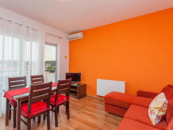 Apartments & Rooms Alagić : photo 1 de la chambre appartement avec balcon