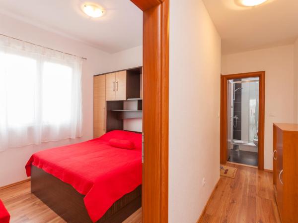Apartments & Rooms Alagić : photo 4 de la chambre appartement avec balcon