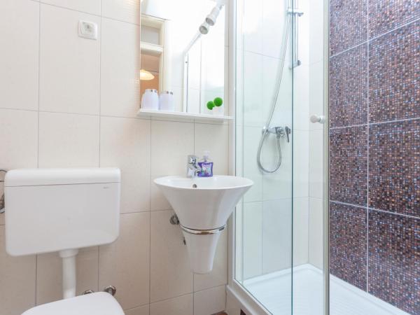 Apartments & Rooms Alagić : photo 4 de la chambre chambre double Économique