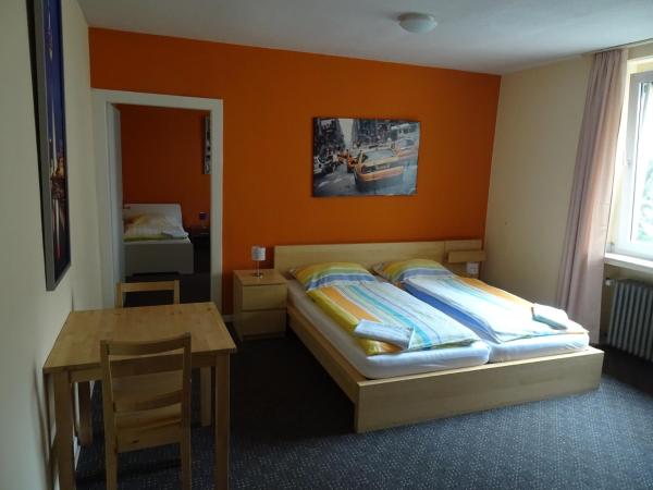 Gästehaus Grupello : photo 2 de la chambre chambre familiale avec salle de bains privative