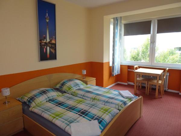 Gästehaus Grupello : photo 1 de la chambre chambre double avec salle de bains commune