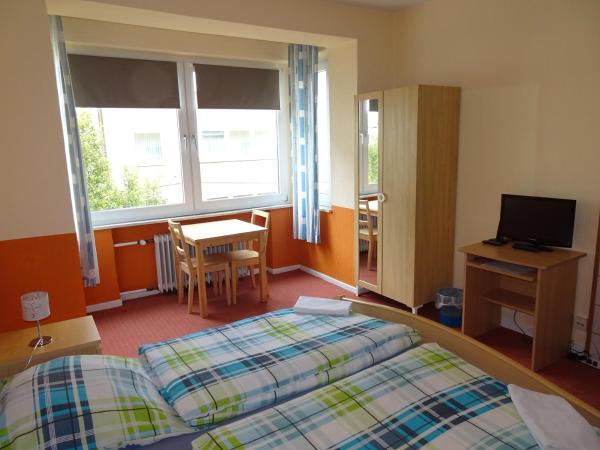 Gästehaus Grupello : photo 2 de la chambre chambre double avec salle de bains commune