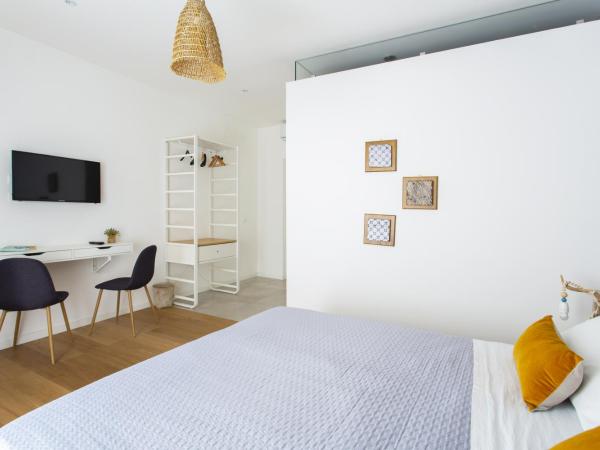 Canceddi Rooms : photo 3 de la chambre grande chambre double ou lits jumeaux