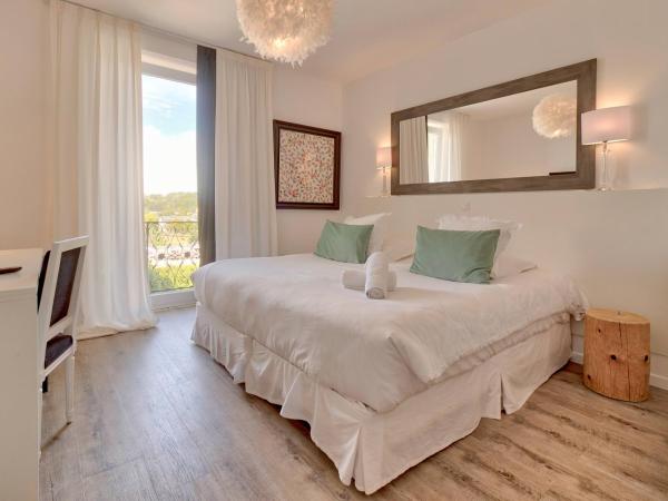 Belfry & Spa by Ligne St Barth : photo 1 de la chambre chambre lit king-size avec balcon et accès gratuit au spa - vue sur sanctuaire 