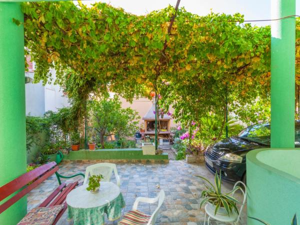 Green garden Rooms & Apartments : photo 1 de la chambre appartement - rez-de-chaussée