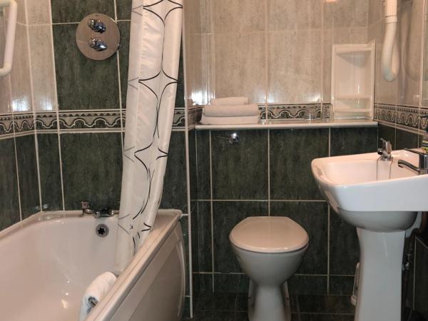 Harveys Guest House : photo 5 de la chambre grande chambre double