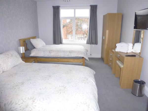Orrell Park Hotel : photo 1 de la chambre chambre familiale (2 adultes + 1 enfant)