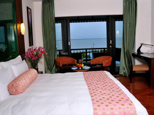 Ramada Resort by Wyndham Kochi : photo 5 de la chambre cottage avec vue sur le lac