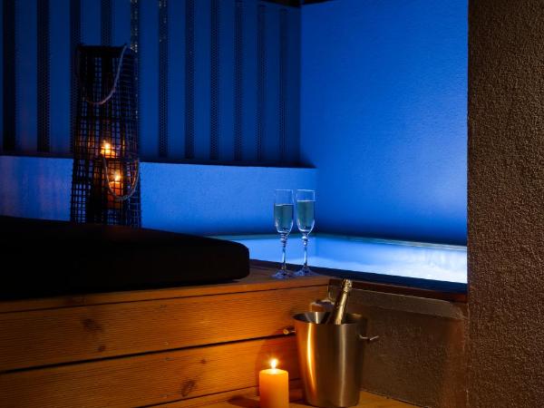 STAY INN : photo 5 de la chambre suite avec baignoire d’hydromassage