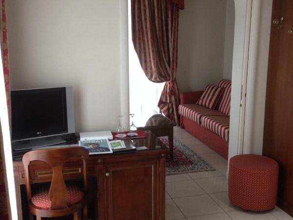 Hotel Villa Savoia : photo 6 de la chambre suite junior