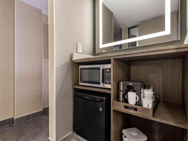 Best Western Premier Calgary Plaza Hotel & Conference Centre : photo 5 de la chambre chambre avec 2 grands lits queen-size 