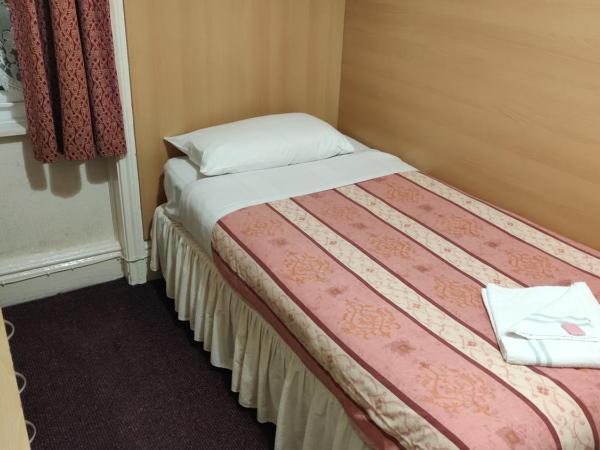 Belmont Hotel : photo 1 de la chambre chambre simple avec salle de bains privative