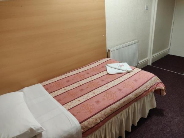 Belmont Hotel : photo 3 de la chambre chambre simple avec salle de bains privative