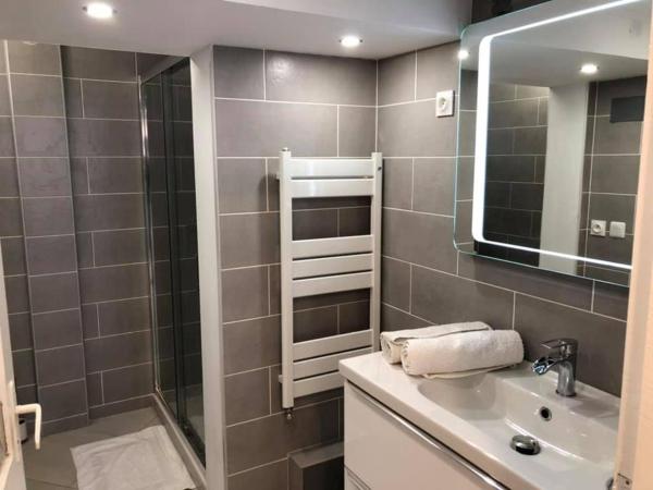 Les Terrasses d'Angoulême : photo 5 de la chambre chambre deluxe (2 adultes + 1 enfant)