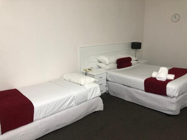 Parkside Inn Motel : photo 5 de la chambre chambre lits jumeaux