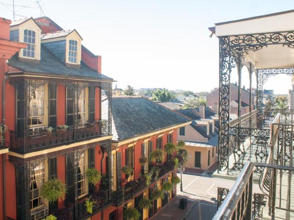 Hotel St. Marie : photo 6 de la chambre hébergements avec 2 lits queen-size et balcon - vue sur rue