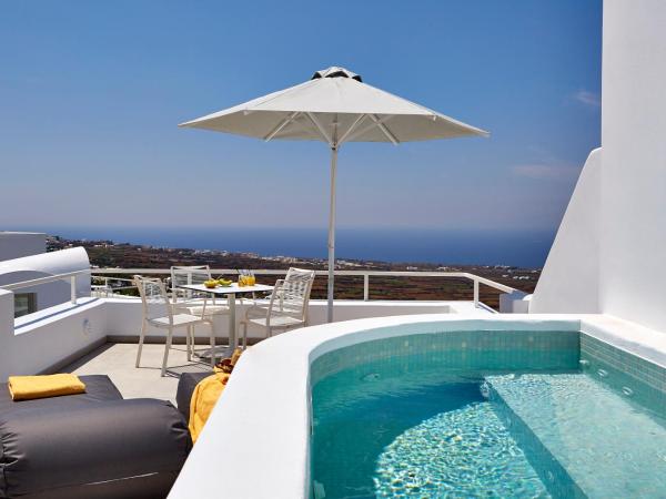 Aperanto Suites : photo 5 de la chambre villa principale avec jacuzzi extérieur chauffé