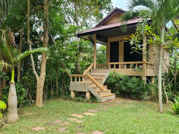 Clean Beach Resort : photo 2 de la chambre chambre triple - vue sur jardin