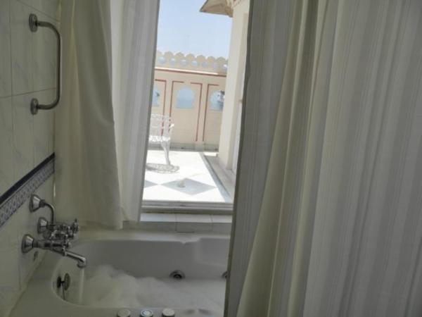 Shiv Niwas Palace by HRH Group of Hotels : photo 1 de la chambre suite avec terrasse meublée