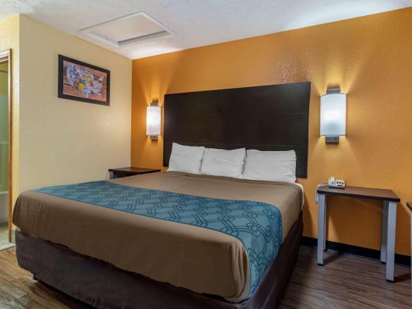 Econo Lodge Nashville North - Opryland : photo 4 de la chambre chambre lit king-size - non-fumeurs