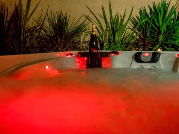 Le petit paradis : photo 6 de la chambre chambre lit king-size avec baignoire spa