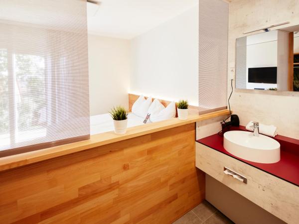 I AM HOTEL Graz-Seiersberg : photo 4 de la chambre chambre double deluxe avec balcon