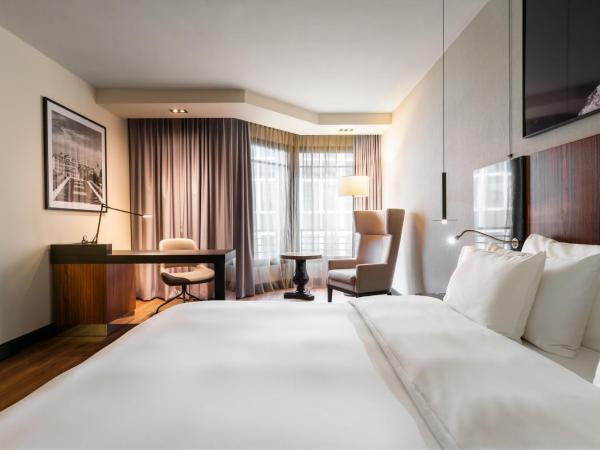 Radisson Collection Grand Place Brussels : photo 3 de la chambre chambre premium collection