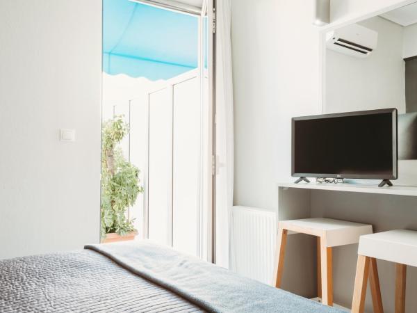 Athens Studios : photo 4 de la chambre studio urbain avec balcon et vue - dernier etage