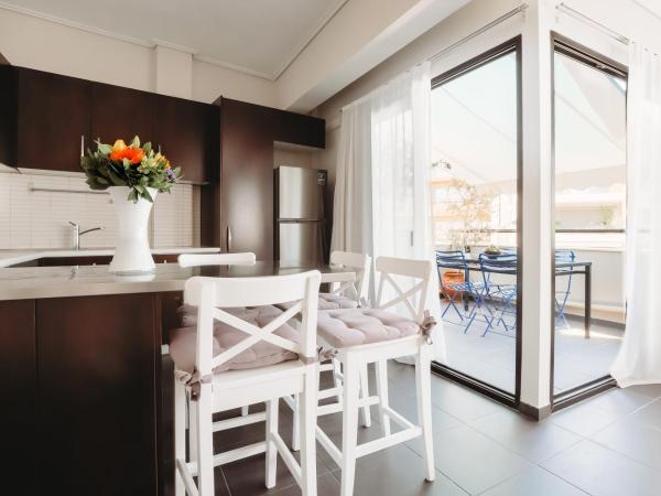 Athens Studios : photo 5 de la chambre suite familiale avec terrasse pour dîner - vue sur acropole