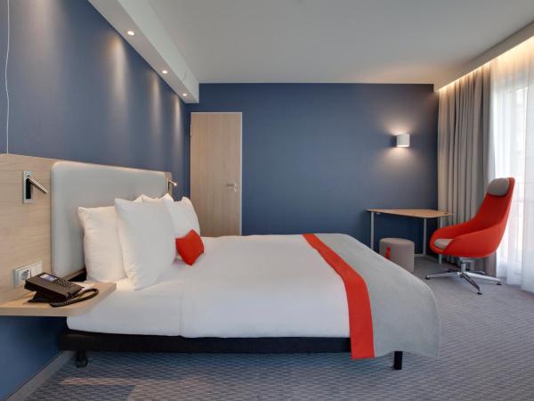 Holiday Inn Express - Berlin - Alexanderplatz, an IHG Hotel : photo 6 de la chambre chambre lit queen-size standard - accessible aux personnes à mobilité réduite