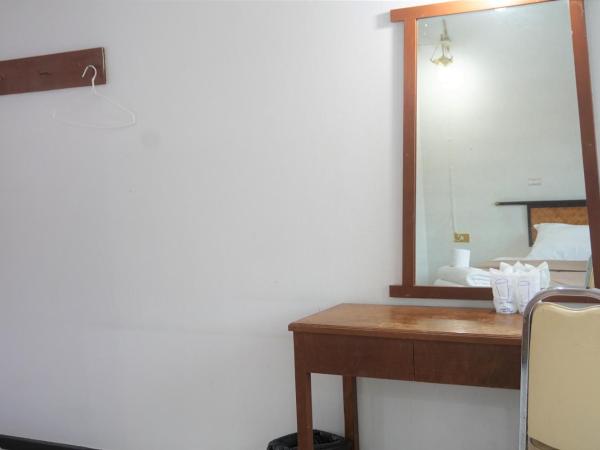 Chomdoi House Hotel SHA Extra Plus : photo 6 de la chambre budget air-con room