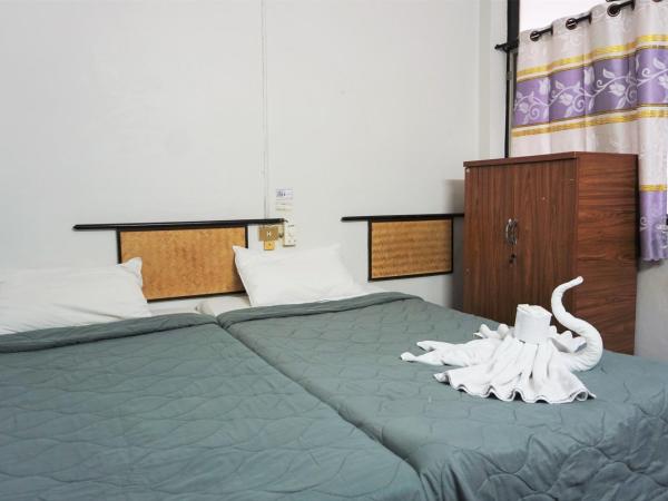 Chomdoi House Hotel SHA Extra Plus : photo 10 de la chambre budget fan room