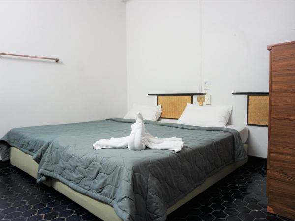 Chomdoi House Hotel SHA Extra Plus : photo 9 de la chambre budget fan room