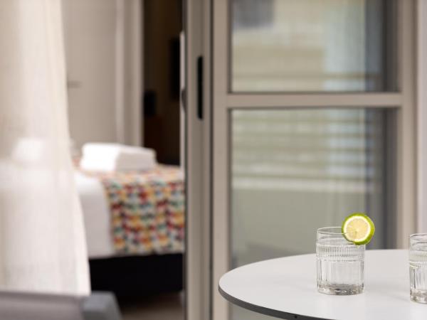 Bio Suites Hotel & Spa : photo 7 de la chambre suite deluxe avec baignoire spa