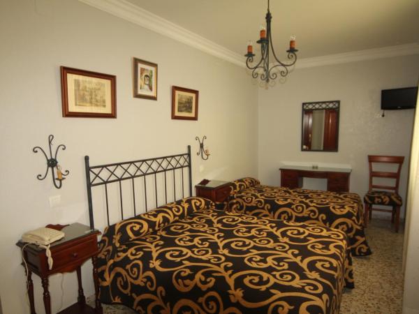 Hostal Roma : photo 1 de la chambre chambre triple