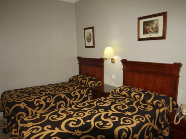 Hostal Roma : photo 6 de la chambre chambre triple