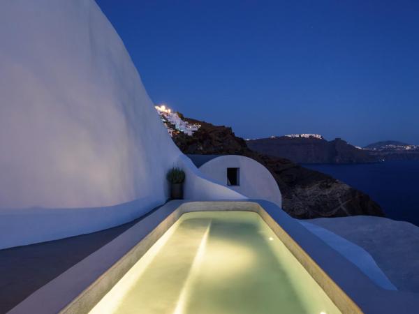 Echoes Luxury Suites : photo 4 de la chambre suite exécutive avec petite piscine extérieure chauffée privée - vue sur caldeira