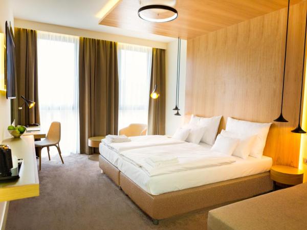 Hotel Golf Prague : photo 3 de la chambre chambre triple deluxe