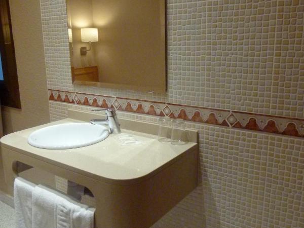 Hostal Nuevo Colon : photo 9 de la chambre chambre double ou lits jumeaux avec salle de bains commune