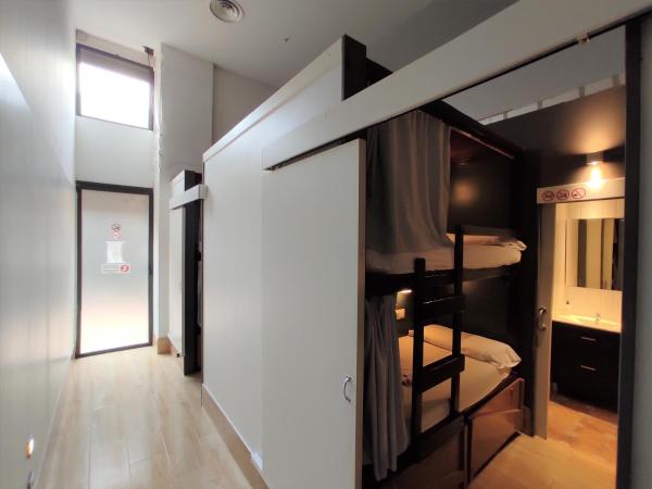 Ant Hostel Barcelona : photo 2 de la chambre lit en dortoir mixte de 2 lits